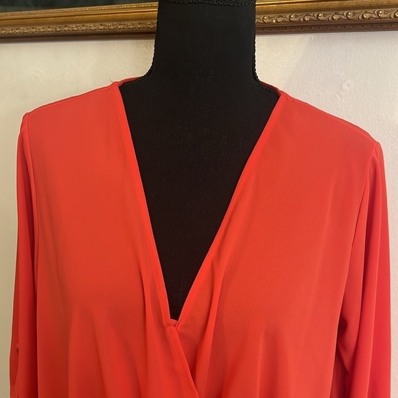 Lush Elegant and Beautifully Designed Lightweight Blouse, Sz. S. - Picture 2 of 11
